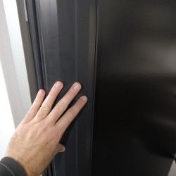 Ochrana prstů na dveře 110 stupňů